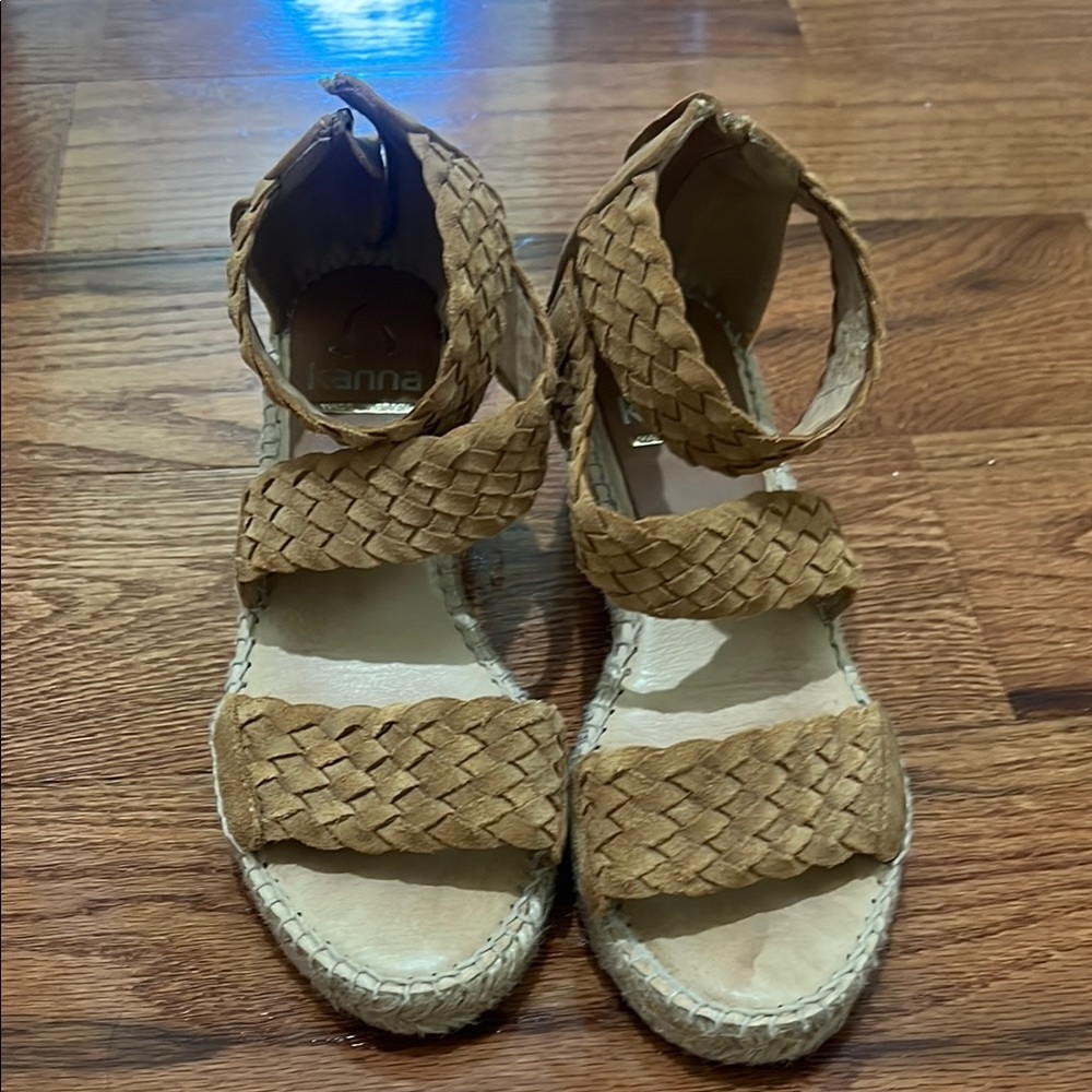 Kanna Women's Tan Woven Sandals
